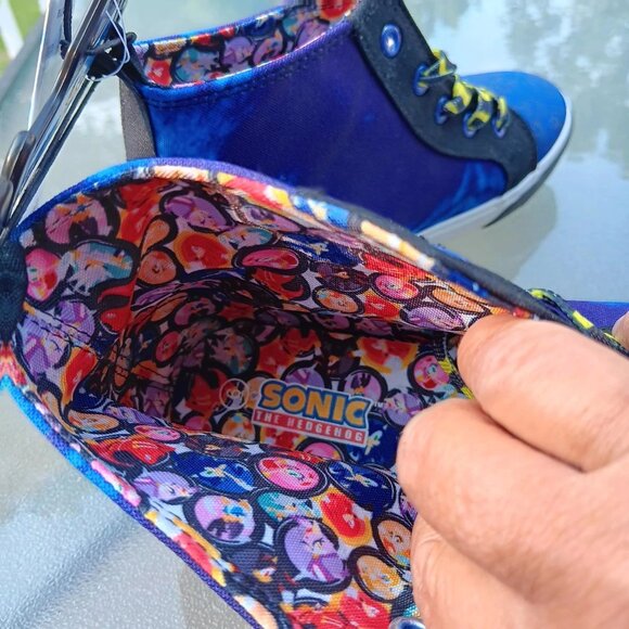 NWT SONIC THE HEDGEHOG Boys Size 6 High-Top Sneakers Shoes Blue Sega - Picture 4 of 5